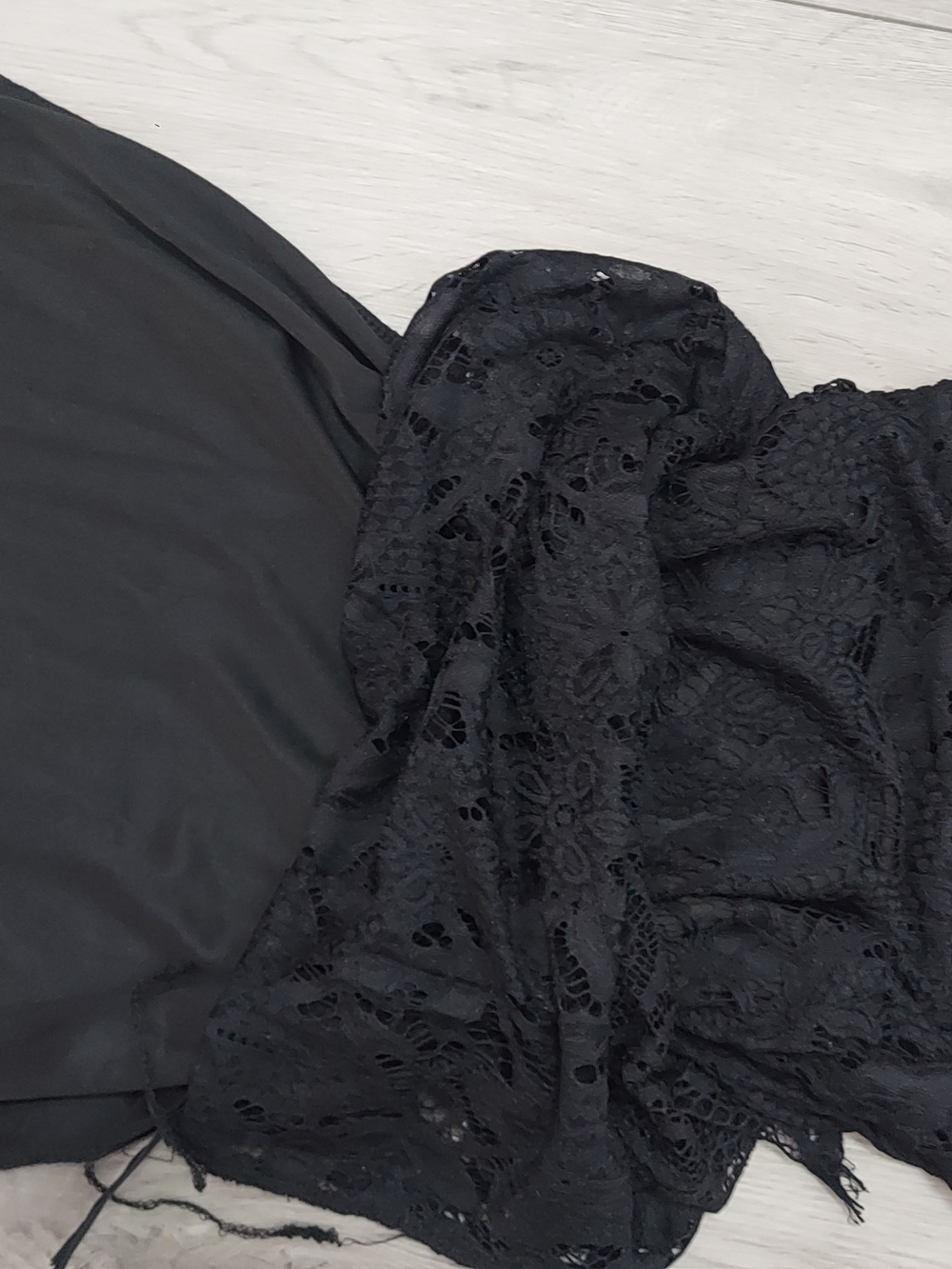 Sleeveless Black Lace Mini Dress with Scalloped Hem - Picture 7 of 8